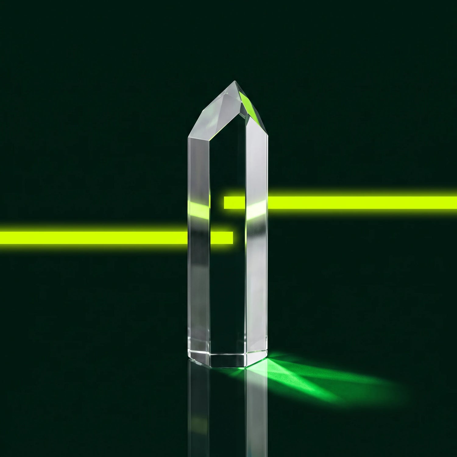 Monolito de cristal refractando una barra de luz