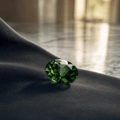 colombia-product-cristal-verde-esmeralda-10mm-esmeralda-cut-scale